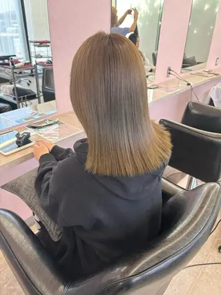 カラー MATTY azusaのヘアスタイル
