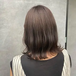 ミディアム カラー 片柳 美友季のヘアスタイル