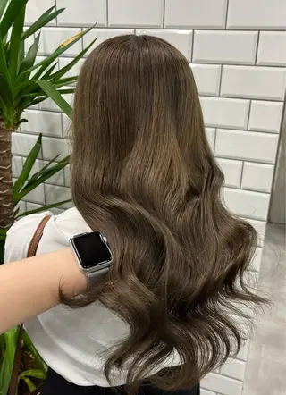 ロング カラー ヘアアレンジ newi赤羽 HINATAのヘアスタイル
