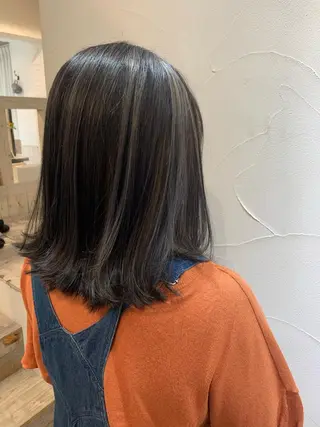 ミディアム カラー 乳井 悠香のヘアスタイル