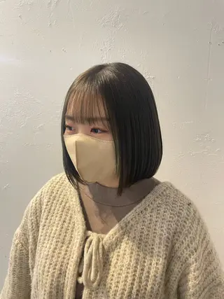 ミディアム カラー ヘアアレンジ mina / 透明感ベージュカラーのヘアスタイル