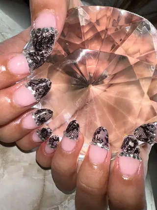 ミディアム YOKOSUKA NAILS💅✨のネイルデザイン