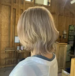 ミディアム 透けるミルクティー ☕赤味ゼロ★はる吉のヘアスタイル