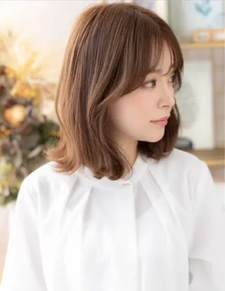 ミディアム カラー 松山 彩香のヘアスタイル