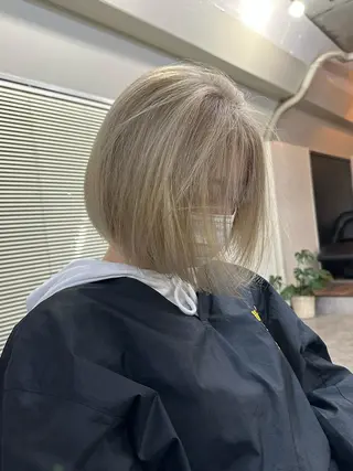 ショート カラー パーマ ヘアアレンジ メンズ キッズ ネイル マツエク・マツパ アイブロウ 切りっぱなしヘアボブ ミディアムヘアRYOのヘアスタイル
