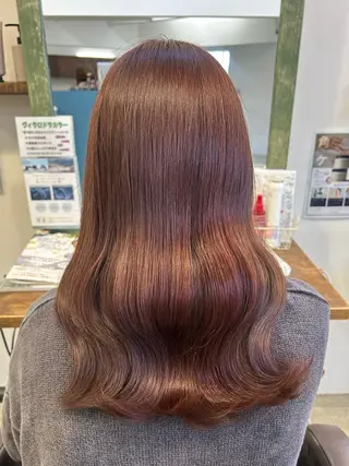 ミディアム カラー 拝頭　奈枝 Beretのヘアスタイル