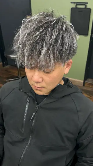 ショート パーマ 三谷 仁のヘアスタイル