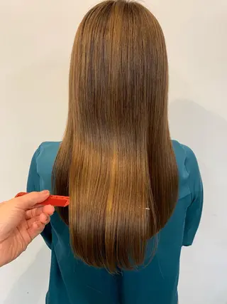 ミディアム カラー トップ スタイリストのヘアスタイル