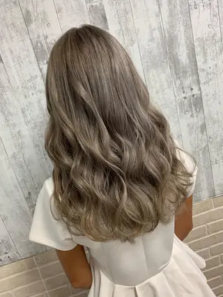ミディアム カラー 渋谷🤍ブリーチ エクステ🤍アミルのヘアスタイル
