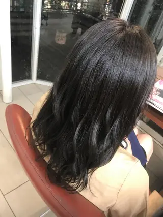 ミディアム カラー 小栗 麻衣のヘアスタイル