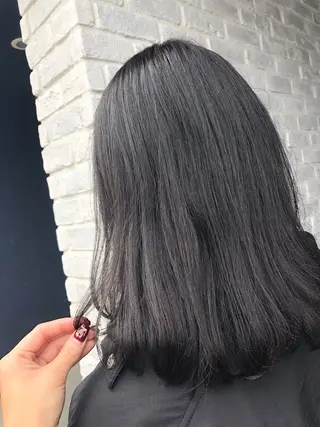 ミディアム カラー 榧木 萌香のヘアスタイル