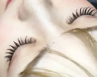 マツエク・マツパ 浅野 優衣のネイルデザイン