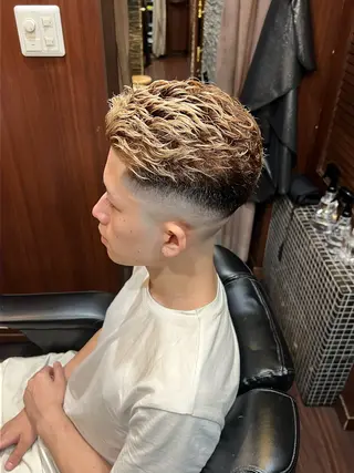 ショート パーマ 足立 遼太朗のヘアスタイル