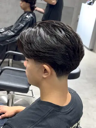 ショート カラー パーマ メンズ 【シャドウパーマ センターパート】義心のヘアスタイル