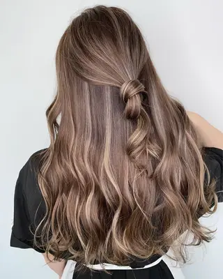 ロング 手島 カミラのヘアスタイル
