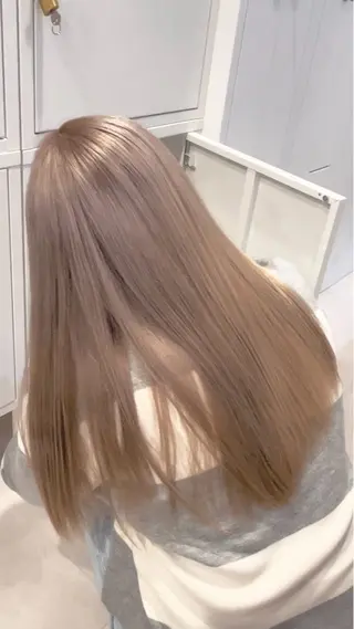 カラー ニトウ レイナのヘアスタイル