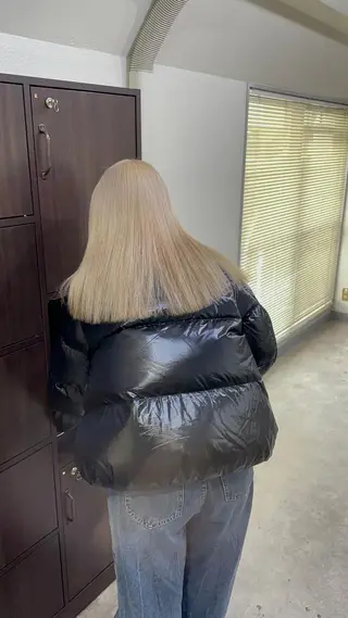 ミディアム カラー パーマ ヘアアレンジ メンズ キッズ ネイル マツエク・マツパ アイブロウ 切りっぱなしヘアボブ ミディアムヘアRYOのヘアスタイル