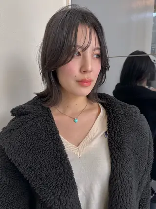 ミディアム カラー ナチュラルに目を惹く デザイン/KOHNOのヘアスタイル