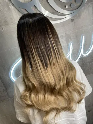 ロング カラー ヘアアレンジ 🍑🧋ハイトーン 暖色カラーlucaのヘアスタイル