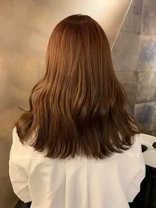 ロング カラー SAKINO． ベージュカラーのヘアスタイル