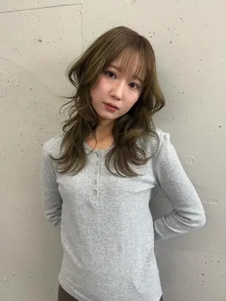 カラー セミロング 透明感🪽艶カラー☆ トレンドヘア✨のヘアスタイル