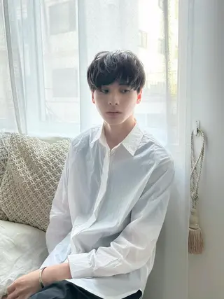 メンズ メンズ特化シャドウパ ーマラウンドマッシュのヘアスタイル
