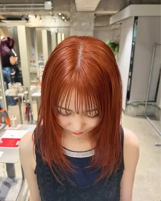 セミロング カラー カットパーマ3000 円/水曜日モデルのヘアスタイル
