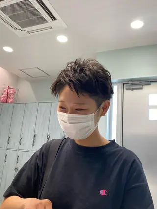 ショート カラー 中川 茜里のヘアスタイル