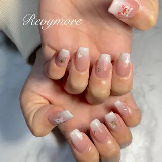 ミディアム ネイル nail salon Revymoreのネイルデザイン