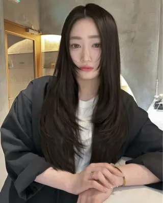 ロング 縮毛矯正・似合わせ タナカ レイヤのヘアスタイル