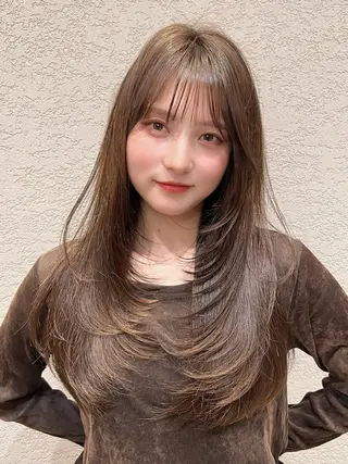 セミロング カラー 興津/韓国レイヤー ダブルカラー美髪縮毛のヘアスタイル