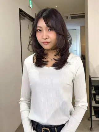 ミディアム カラー mizuki/ピンク ベージュ.レイヤーのヘアスタイル