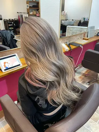 ロング カラー YUI/ ブリーチカラー🌷のヘアスタイル