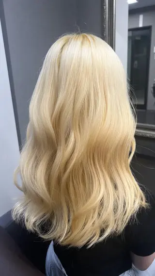 セミロング カラー ハイトーンカラー 坂本 翼のヘアスタイル