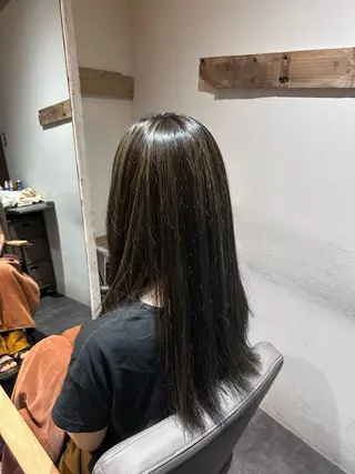カラー 牛尾 綾花のヘアスタイル