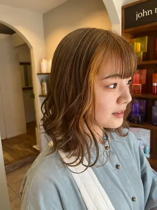 ミディアム カラー 三好 菜月のヘアスタイル