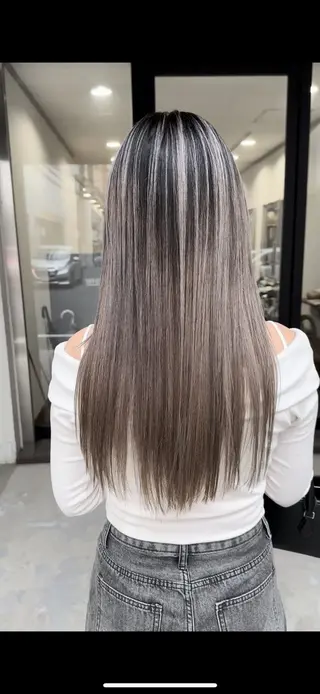 ロング バレイヤージュ 隅中秀弥のヘアスタイル
