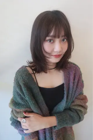 ミディアム yura /レイヤーカットのヘアスタイル