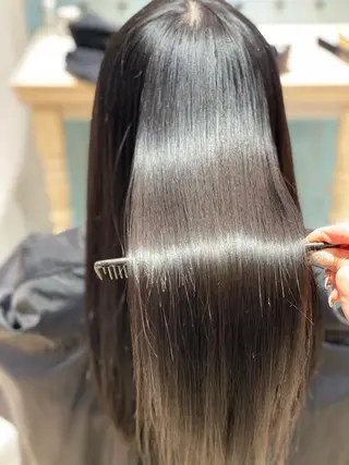 セミロング 髪質改善　縮毛の達人 矢井由真のヘアスタイル