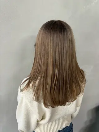 ミディアム カラー mono / Manatoのヘアスタイル