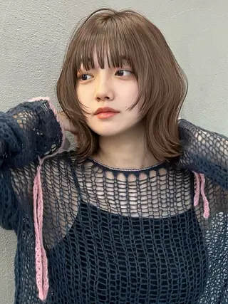 ミディアム カラー イツク ⚡️ ルーツ/ハイトーンのヘアスタイル