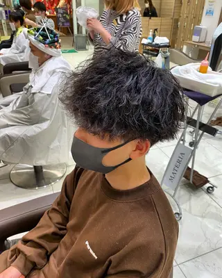 ショート パーマ メンズ 渡邉 理央のヘアスタイル