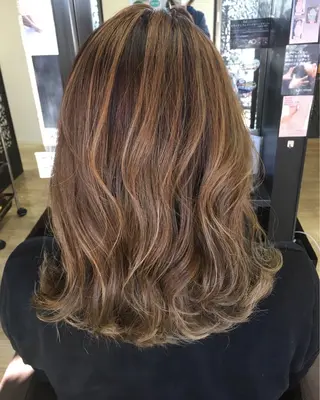 ミディアム 安藤 伸一のヘアスタイル