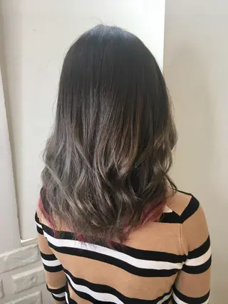 セミロング カラー 農添 杏のヘアスタイル