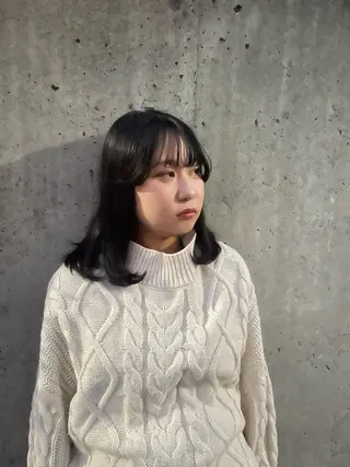 ミディアム カラー ハイトーン/レイヤー 似合わせ・ユキノのヘアスタイル