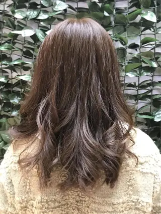 セミロング カラー uka スタイリスト 楠本紗己のヘアスタイル