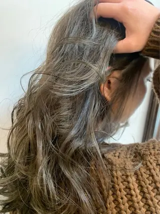 セミロング カラー パーマ HARUKI💐笹塚 インナーカラーのヘアスタイル