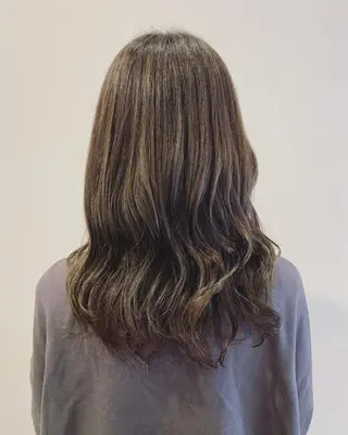 セミロング カラー 多田 彩香のヘアスタイル