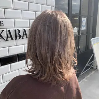 ミディアム カラー 喜友名 泉樹のヘアスタイル