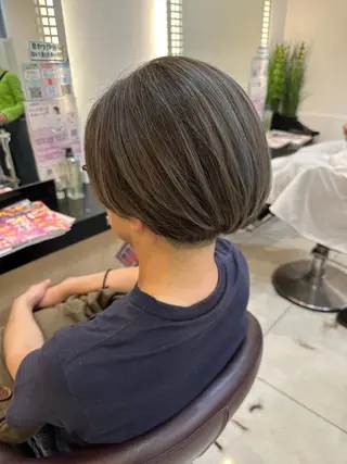 カラー 内田温子大人女性 ハイライト、ボブのヘアスタイル